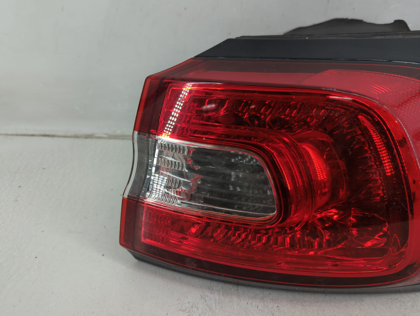 2014-2018 Jeep Cherokee Tail Light Assembly Passenger Right OEM P/N:68102906AF Fits Fits 2014 2015 2016 2017 2018 OEM Used A