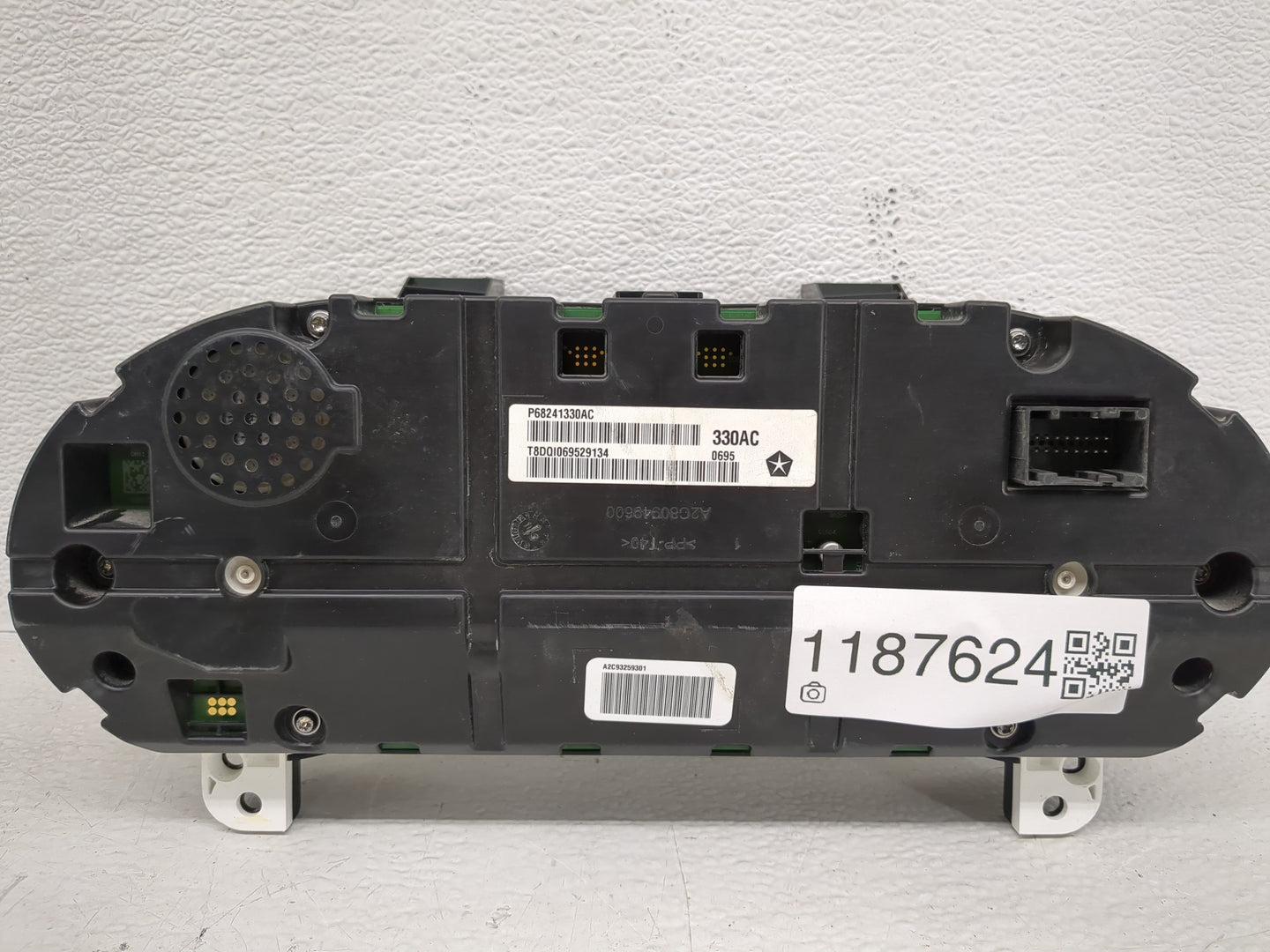 2015 Jeep Cherokee Instrument Cluster Speedometer Gauges P/N:P68241330AC Fits OEM Used Auto Parts - Oemusedautoparts1.com