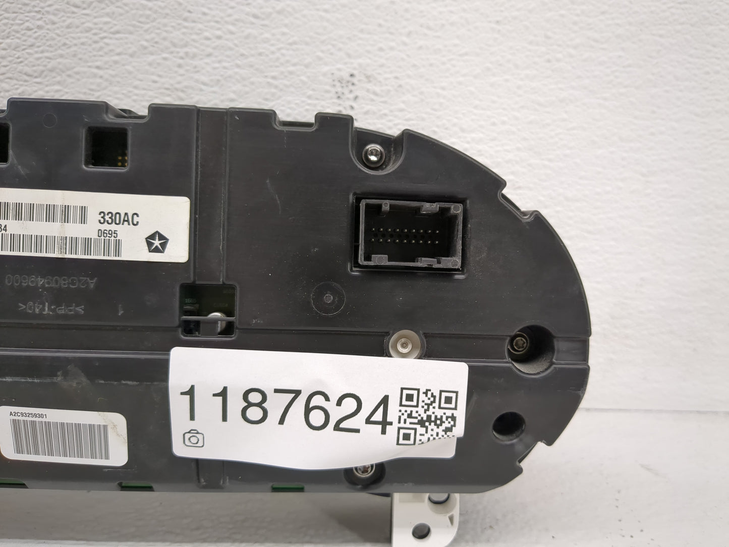 2015 Jeep Cherokee Instrument Cluster Speedometer Gauges P/N:P68241330AC Fits OEM Used Auto Parts - Oemusedautoparts1.com