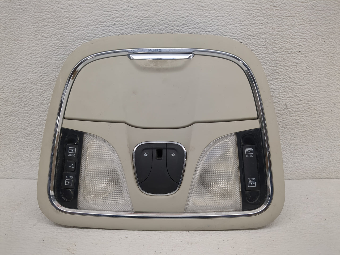 2015 Jeep Cherokee Overhead Roof Console - Oemusedautoparts1.com