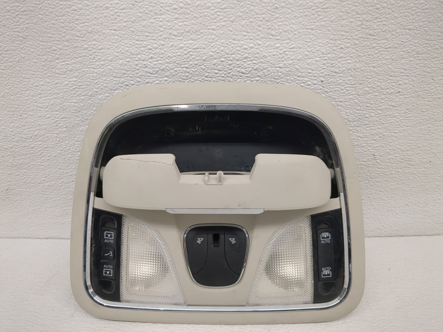 2015 Jeep Cherokee Overhead Roof Console - Oemusedautoparts1.com