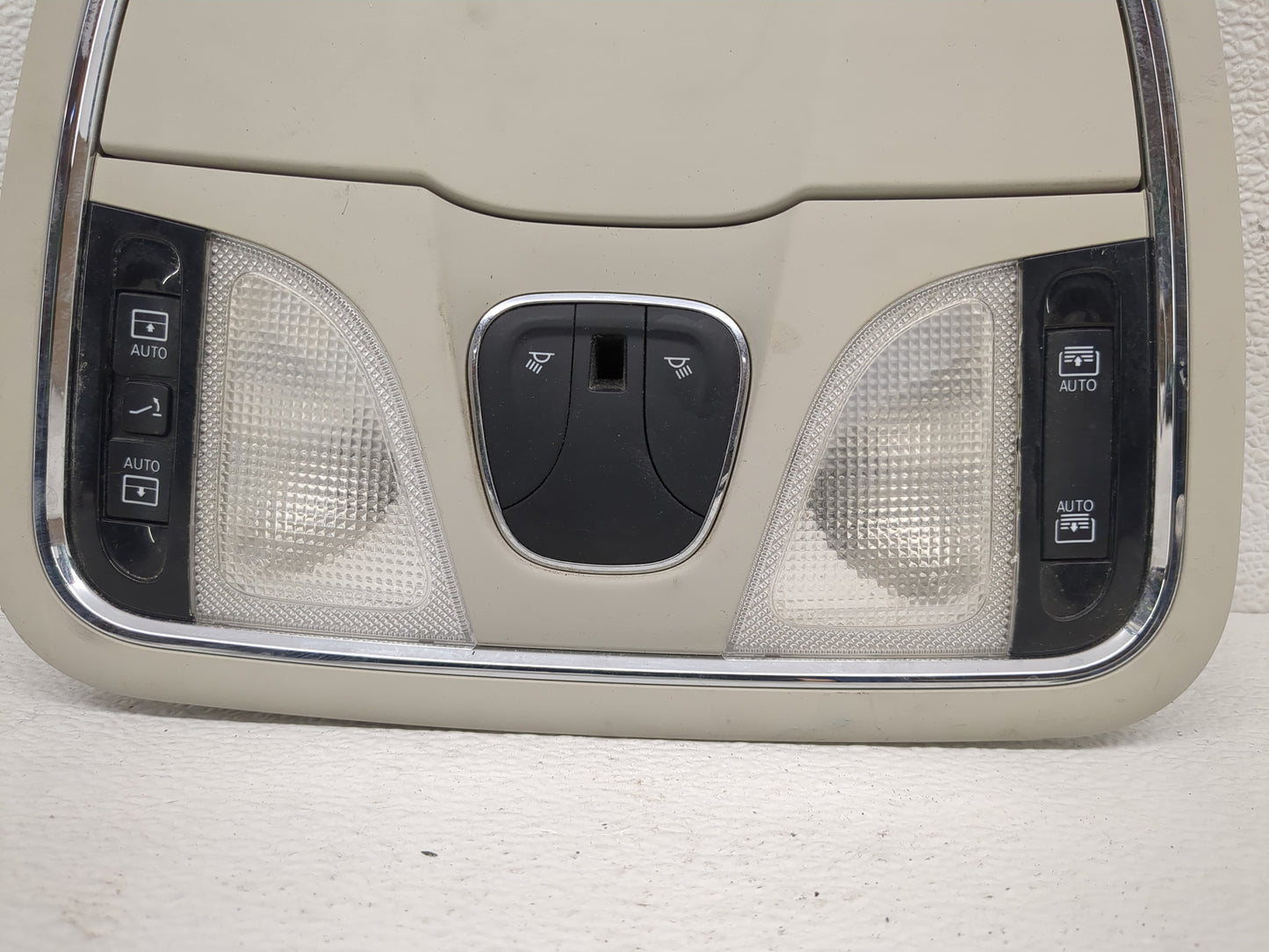 2015 Jeep Cherokee Overhead Roof Console - Oemusedautoparts1.com