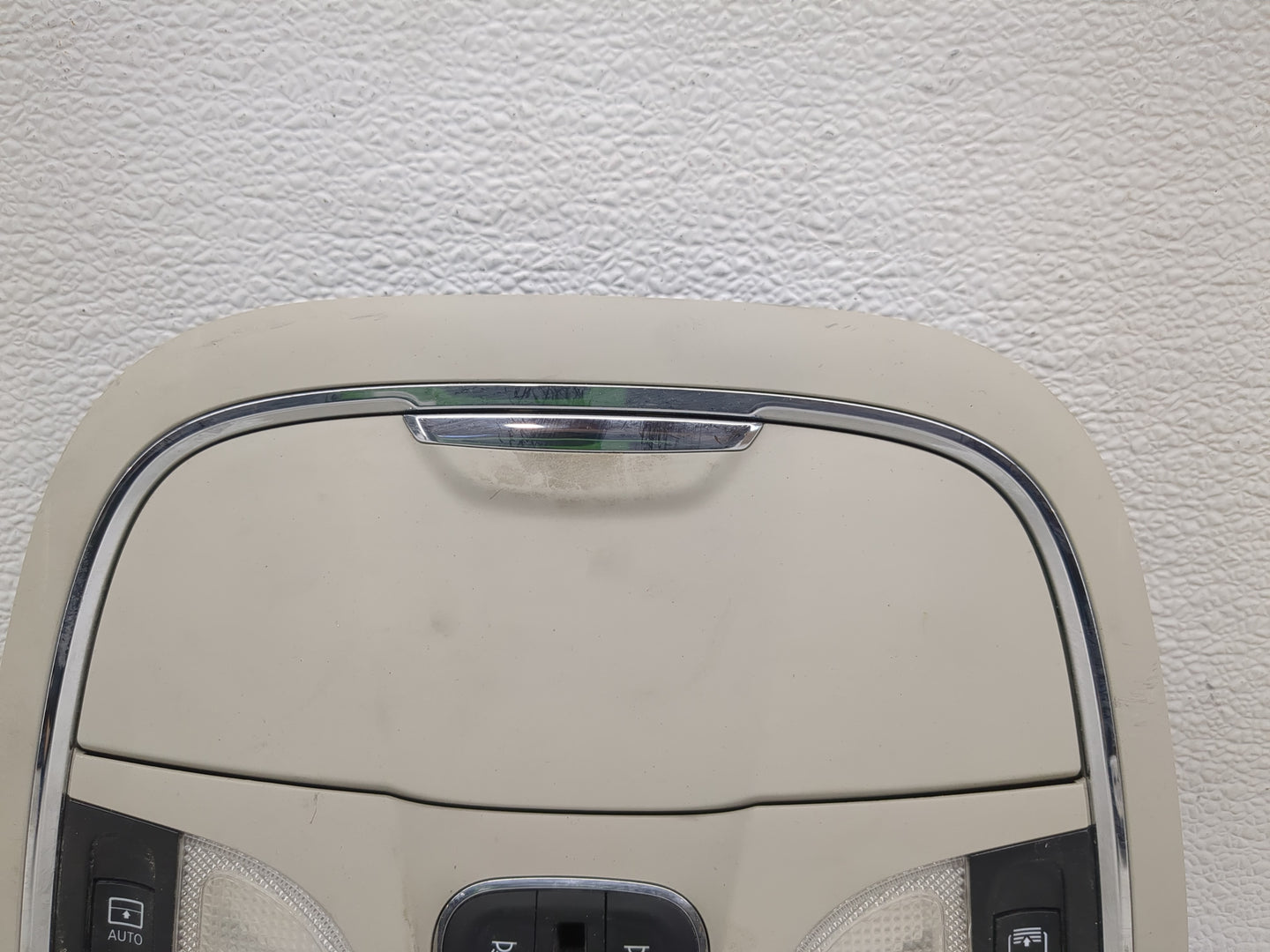 2015 Jeep Cherokee Overhead Roof Console - Oemusedautoparts1.com