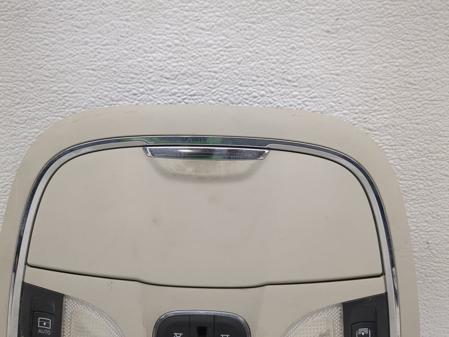 2015 Jeep Cherokee Overhead Roof Console - Oemusedautoparts1.com