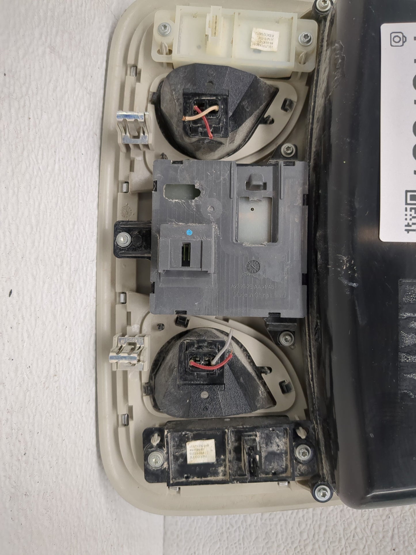2015 Jeep Cherokee Overhead Roof Console - Oemusedautoparts1.com