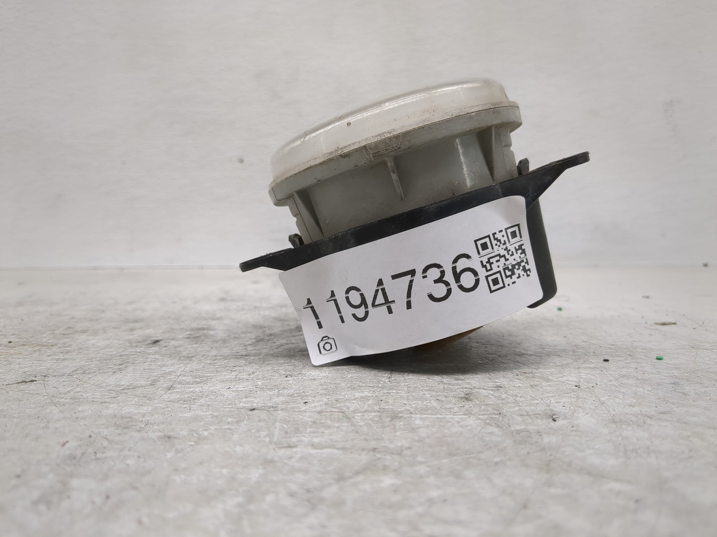 2014-2018 Jeep Cherokee Driver Left Oem Front Light Lamp - Oemusedautoparts1.com