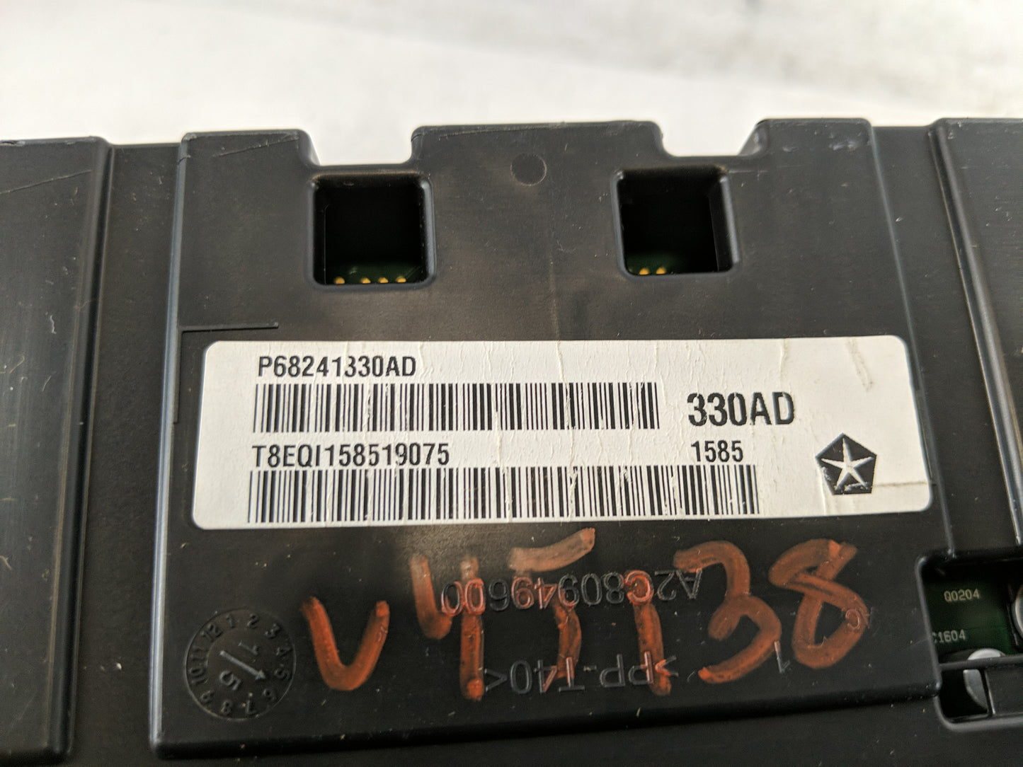 2015 Jeep Cherokee Instrument Cluster Speedometer Gauges P/N:P68241330AD Fits OEM Used Auto Parts - Oemusedautoparts1.com