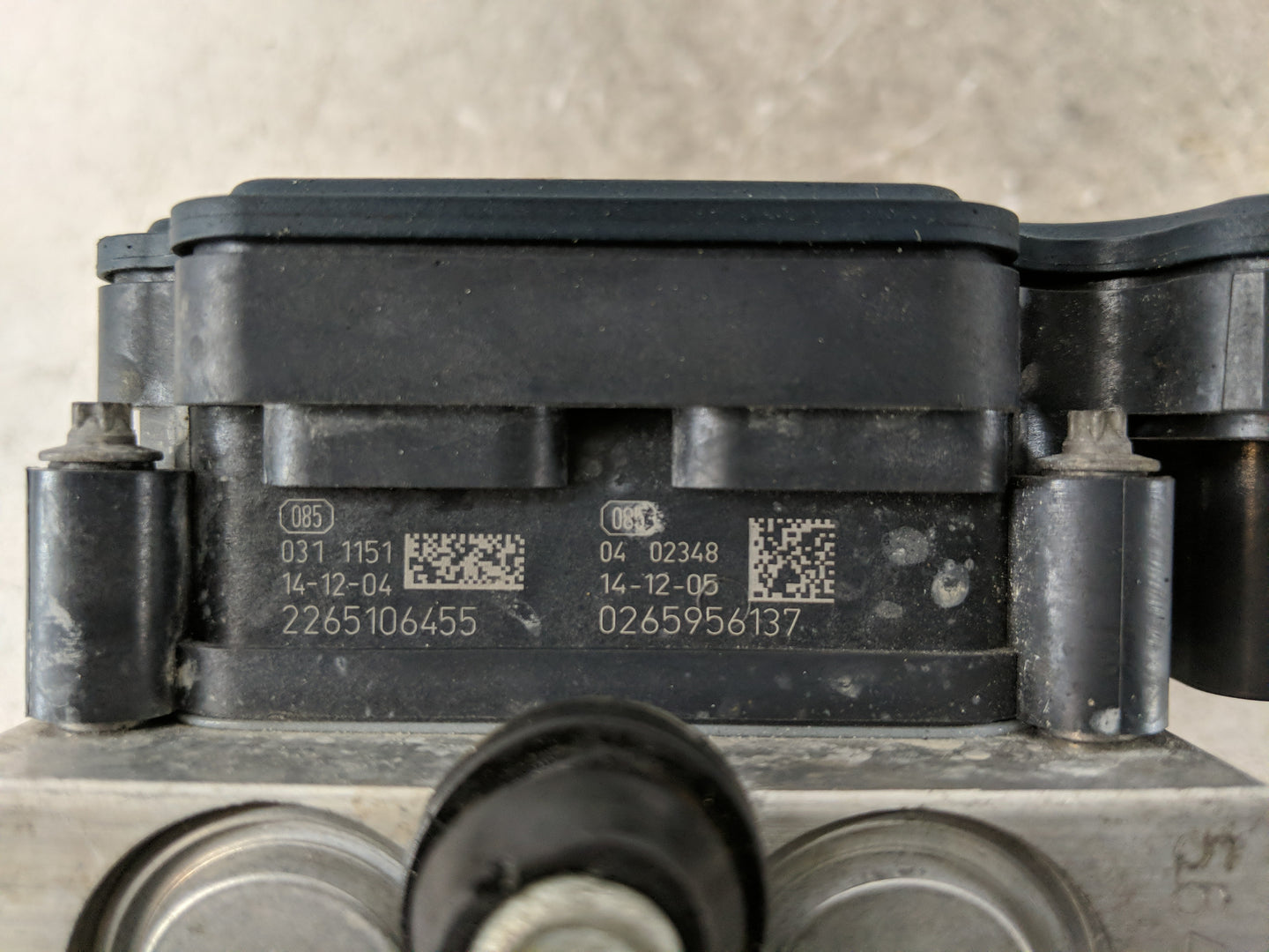 2015 Jeep Cherokee ABS Pump Control Module Replacement P/N:0265956137 2265106455, 031 1151 Fits OEM Used Auto Parts - Oemuse