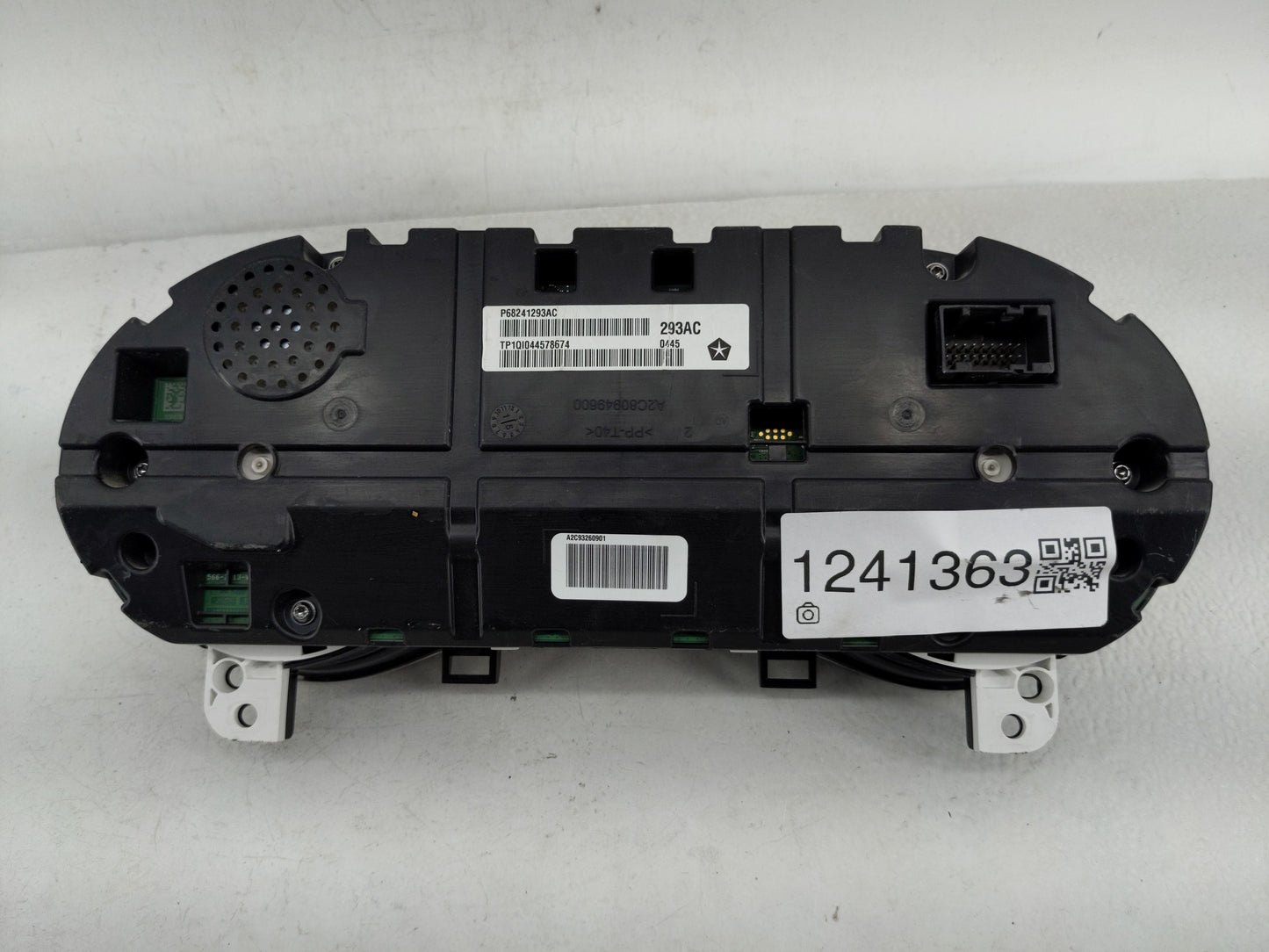 2015 Jeep Cherokee Instrument Cluster Speedometer Gauges P/N:P68241293AC Fits OEM Used Auto Parts - Oemusedautoparts1.com