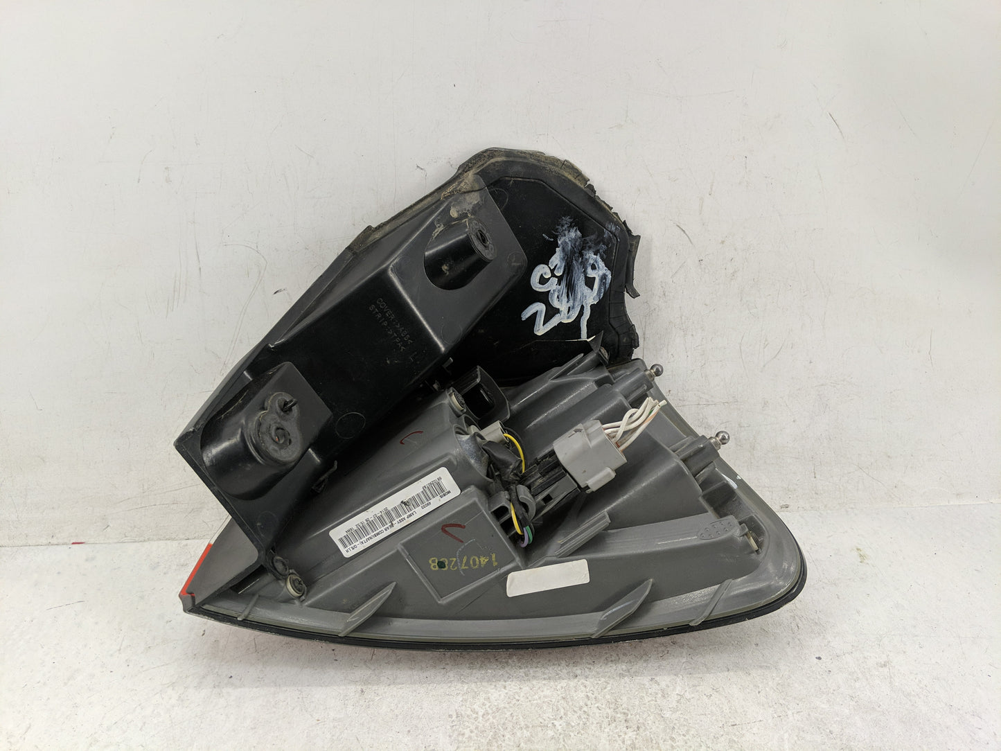 2014-2018 Jeep Cherokee Tail Light Assembly Driver Left OEM Fits Fits 2014 2015 2016 2017 2018 OEM Used Auto Parts - Oemused