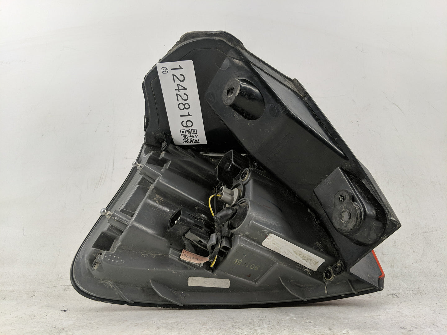 2014-2018 Jeep Cherokee Tail Light Assembly Passenger Right OEM P/N:E911068 Fits Fits 2014 2015 2016 2017 2018 OEM Used Auto