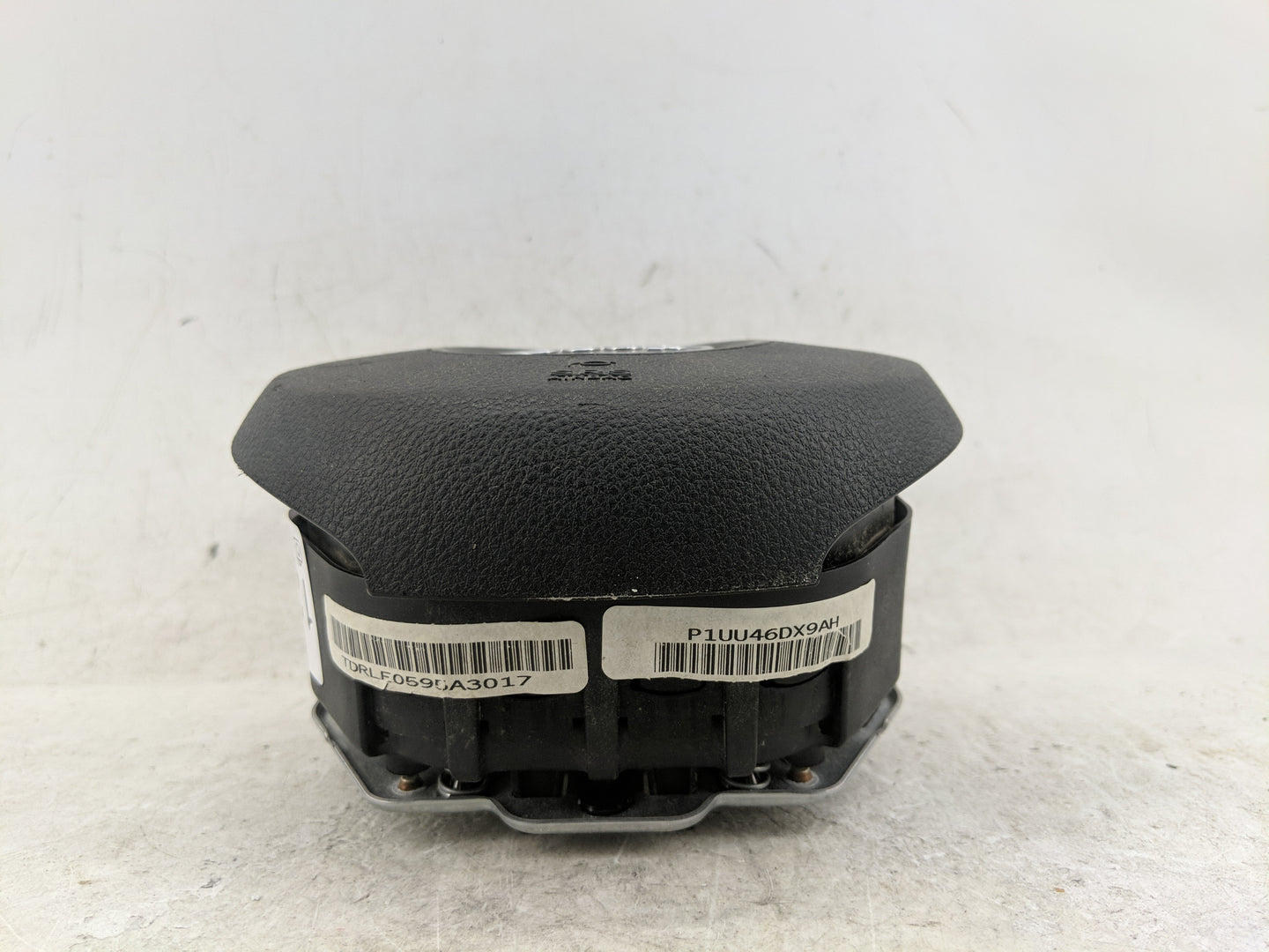 2014-2018 Jeep Cherokee Air Bag Driver Left Steering Wheel Mounted - Oemusedautoparts1.com