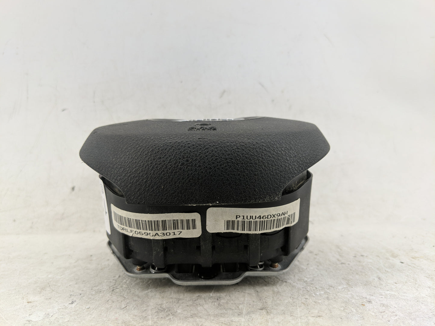 2014-2018 Jeep Cherokee Air Bag Driver Left Steering Wheel Mounted - Oemusedautoparts1.com