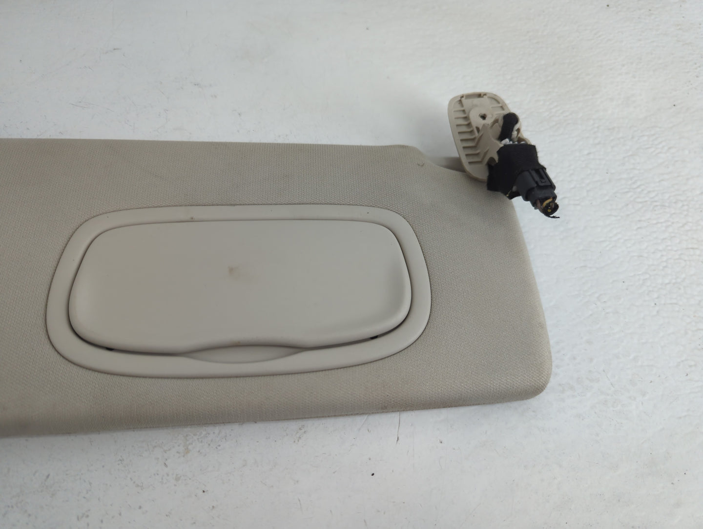 2014-2018 Jeep Cherokee Sun Visor Shade Replacement Passenger Right Mirror Fits Fits 2014 2015 2016 2017 2018 OEM Used Auto 