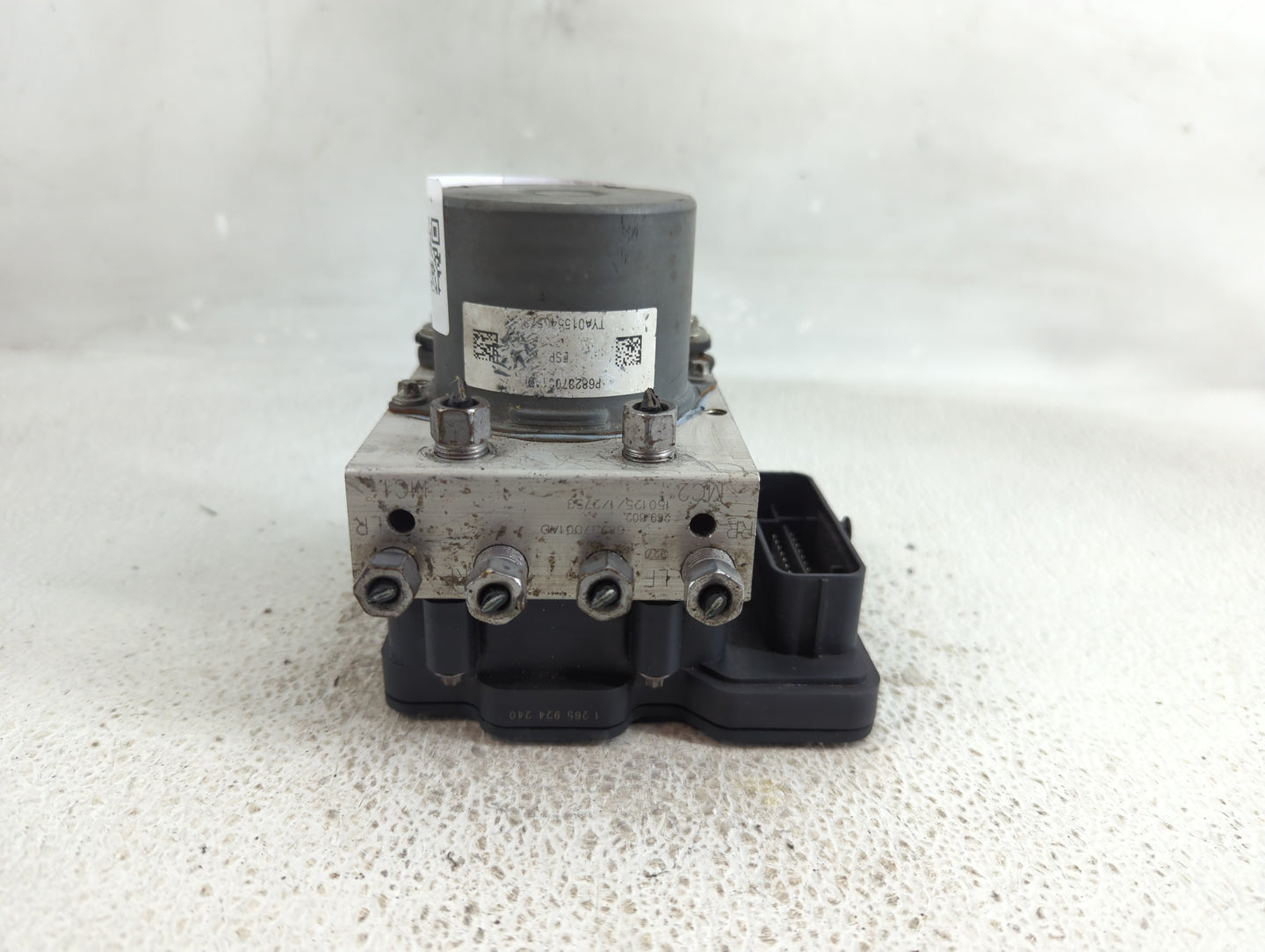 2015 Jeep Cherokee ABS Pump Control Module Replacement P/N:68237001AD Fits OEM Used Auto Parts - Oemusedautoparts1.com