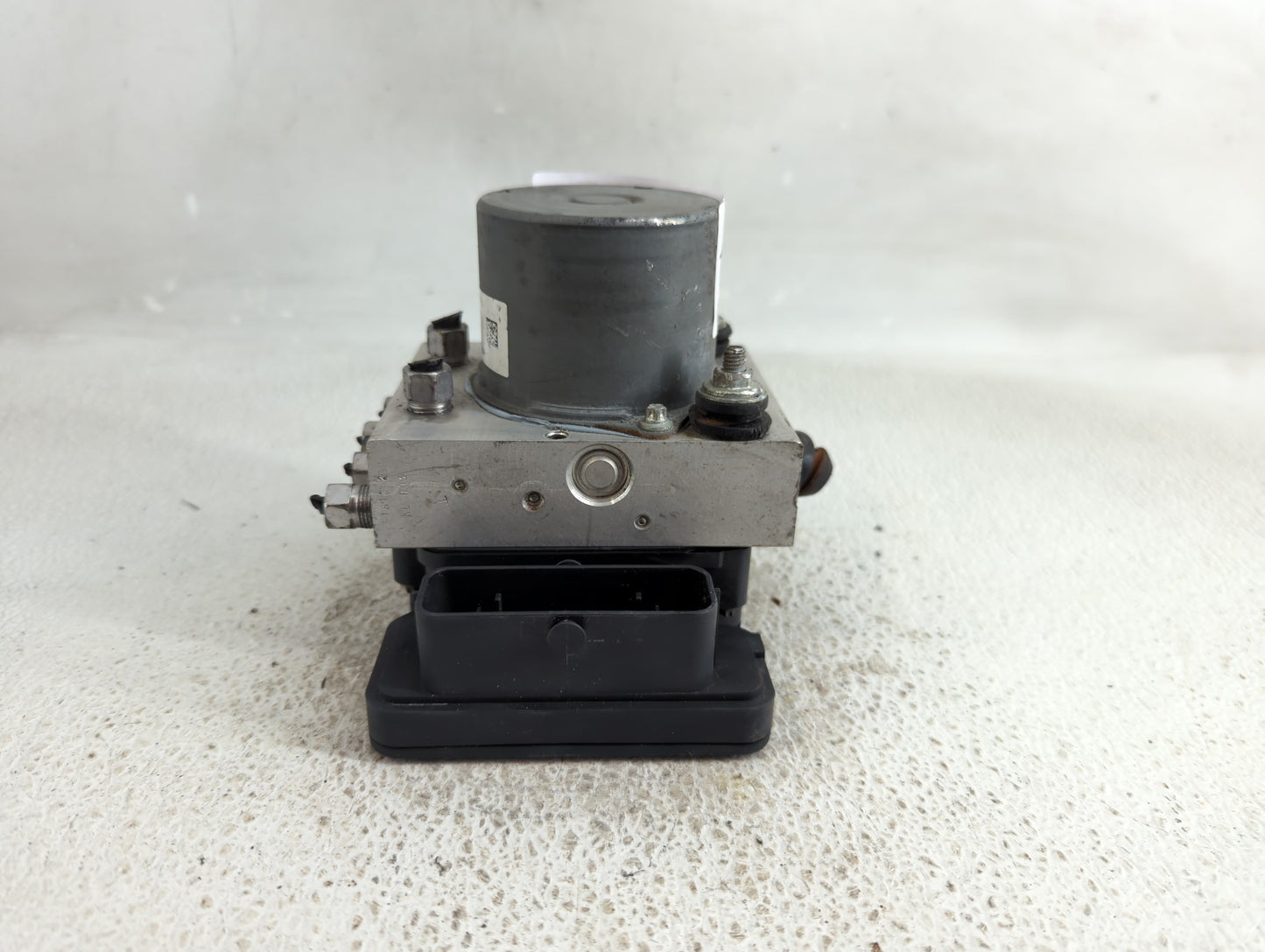 2015 Jeep Cherokee ABS Pump Control Module Replacement P/N:68237001AD Fits OEM Used Auto Parts - Oemusedautoparts1.com