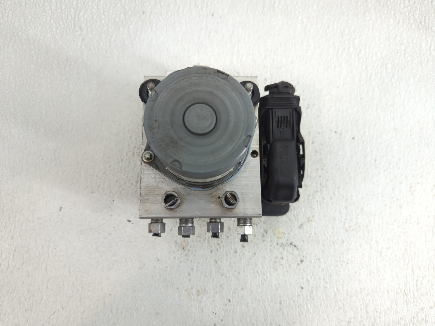 2015 Jeep Cherokee ABS Pump Control Module Replacement P/N:68237001AC Fits OEM Used Auto Parts - Oemusedautoparts1.com