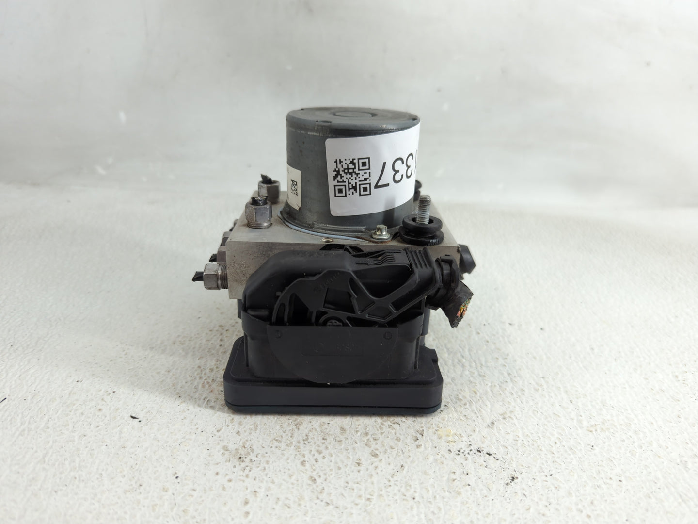 2015 Jeep Cherokee ABS Pump Control Module Replacement P/N:68237001AC Fits OEM Used Auto Parts - Oemusedautoparts1.com