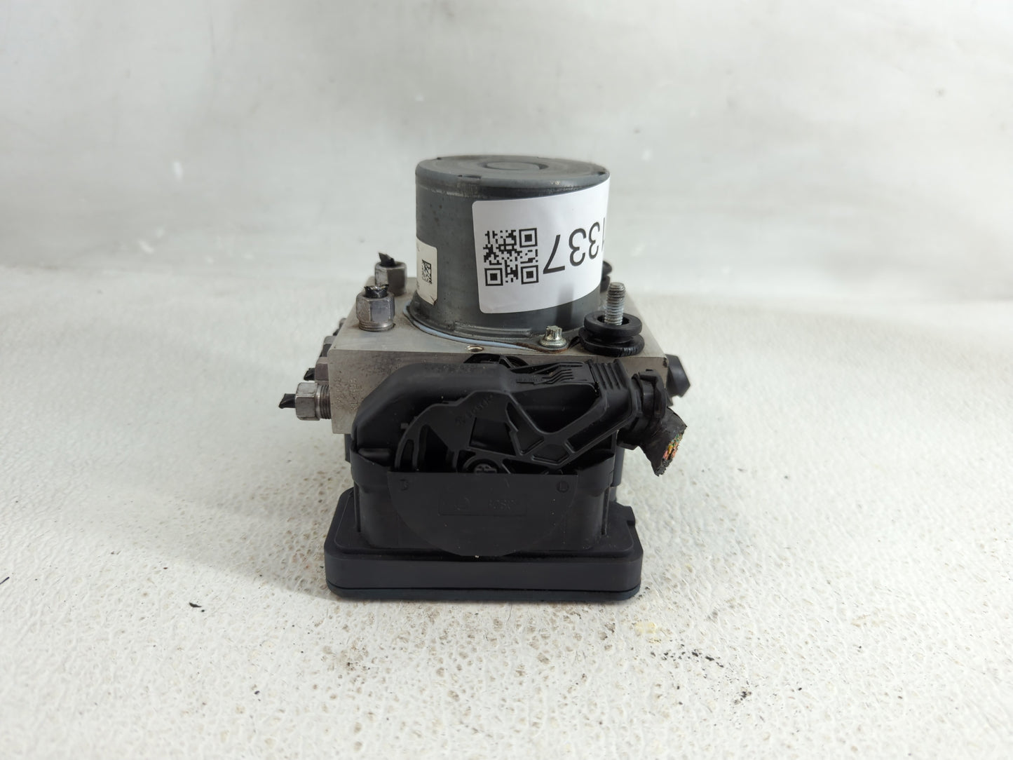 2015 Jeep Cherokee ABS Pump Control Module Replacement P/N:68237001AC Fits OEM Used Auto Parts - Oemusedautoparts1.com