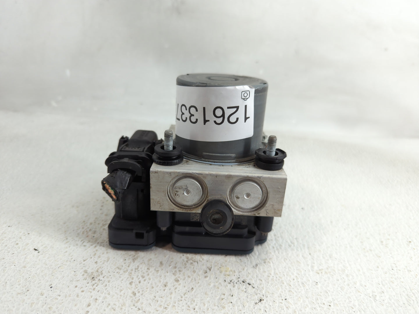 2015 Jeep Cherokee ABS Pump Control Module Replacement P/N:68237001AC Fits OEM Used Auto Parts - Oemusedautoparts1.com