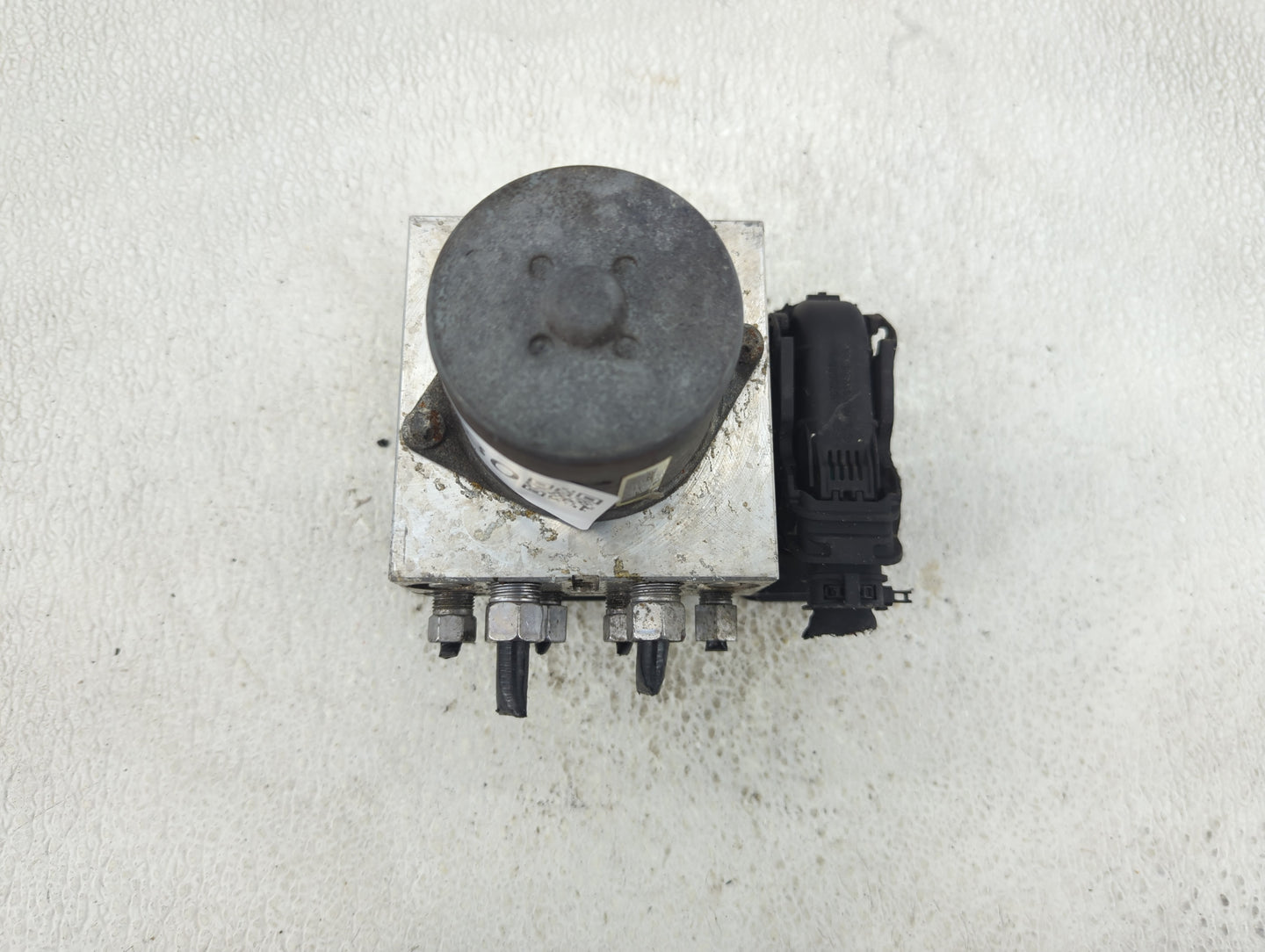 2015 Jeep Cherokee ABS Pump Control Module Replacement P/N:68241676AC Fits OEM Used Auto Parts - Oemusedautoparts1.com