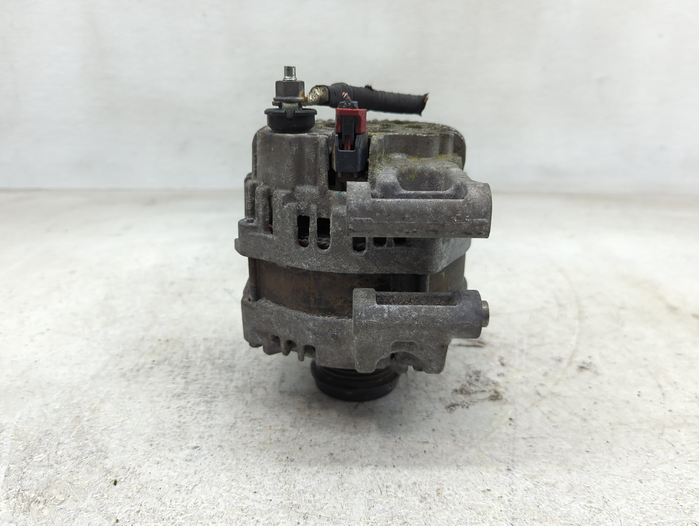 2014-2018 Jeep Cherokee Alternator Replacement Generator Charging Assembly Engine OEM Fits OEM Used Auto Parts - Oemusedauto