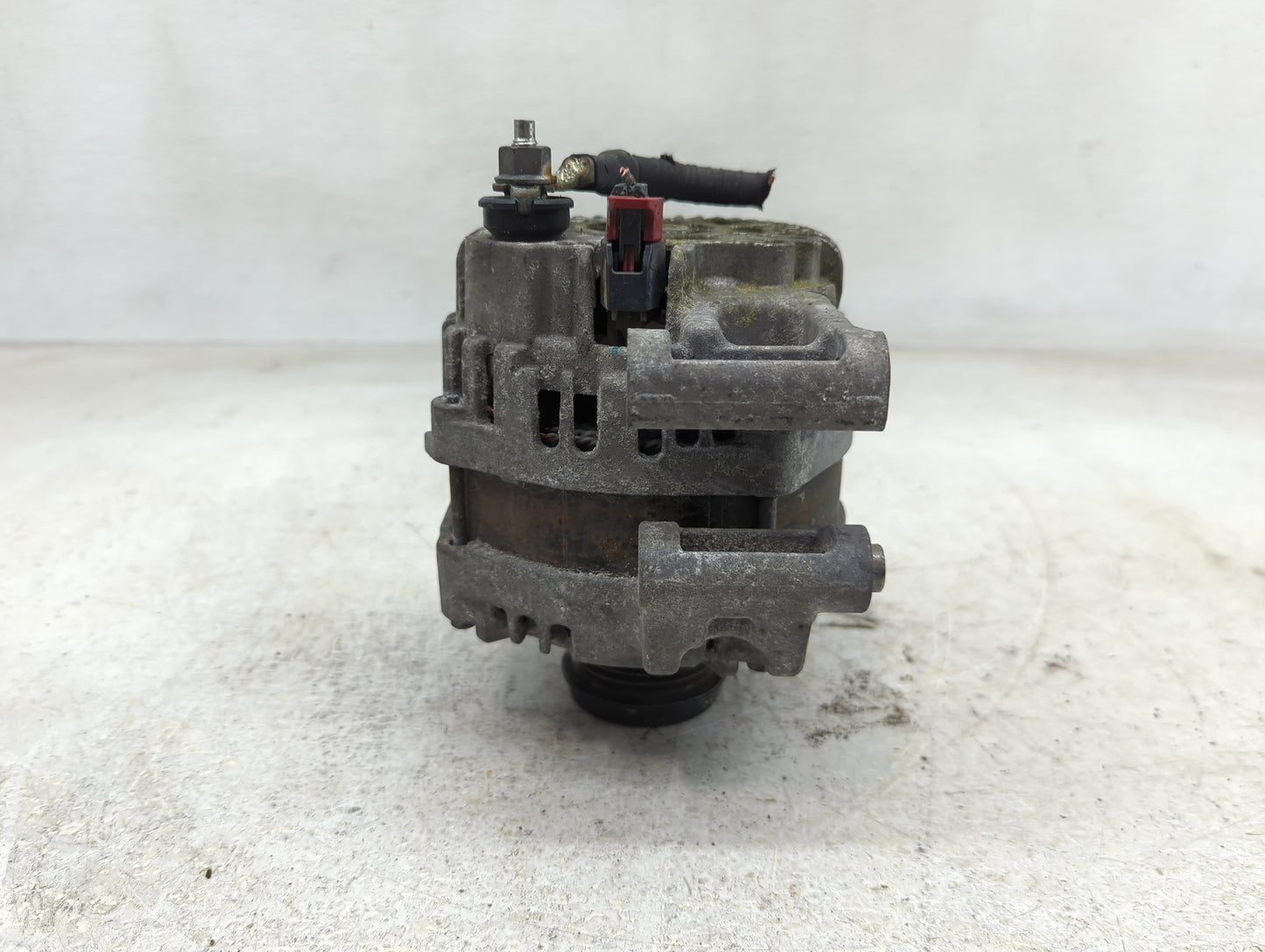2014-2018 Jeep Cherokee Alternator Replacement Generator Charging Assembly Engine OEM Fits OEM Used Auto Parts - Oemusedauto