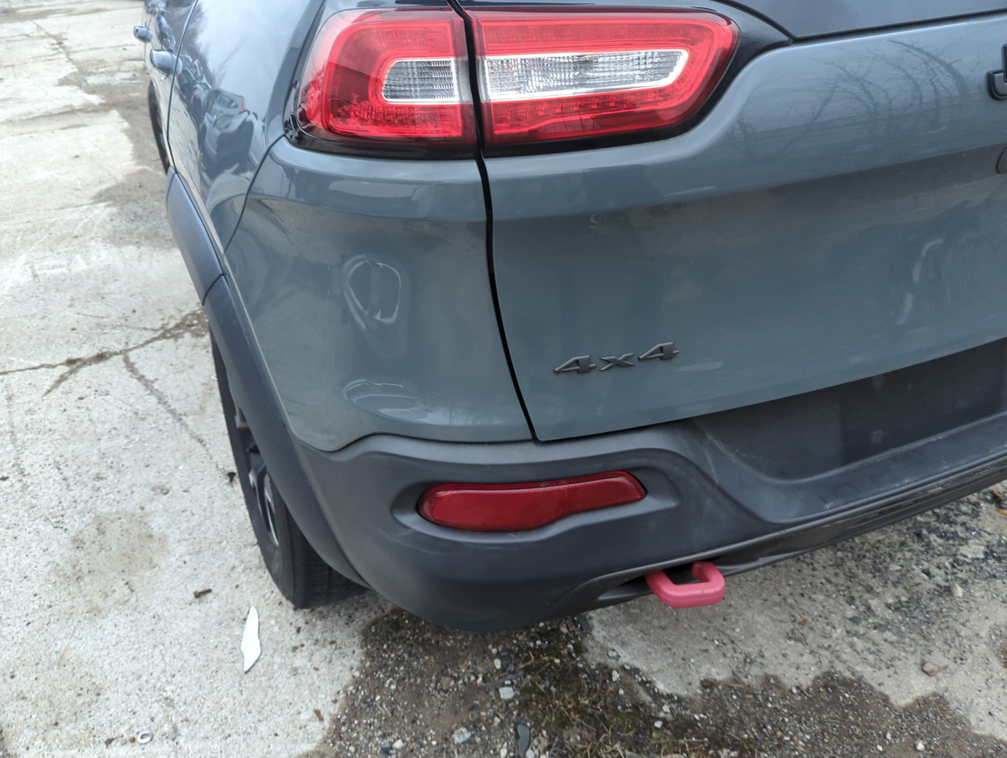 2014-2018 Jeep Cherokee Rear Bumper Assembly Oem 1304231 - Oemusedautoparts1.com