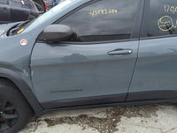 2014-2018 Jeep Cherokee Driver Front Door Oem 1304303 - Oemusedautoparts1.com