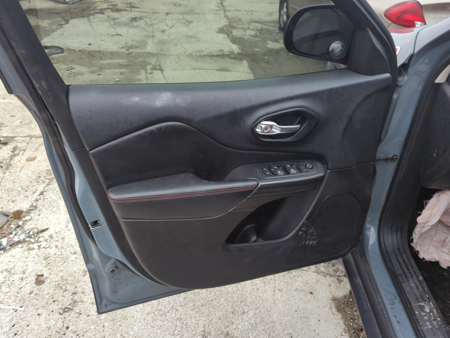 2015 Jeep Cherokee Front Left Driver Interior Door Panel Trim 1304330 - Oemusedautoparts1.com