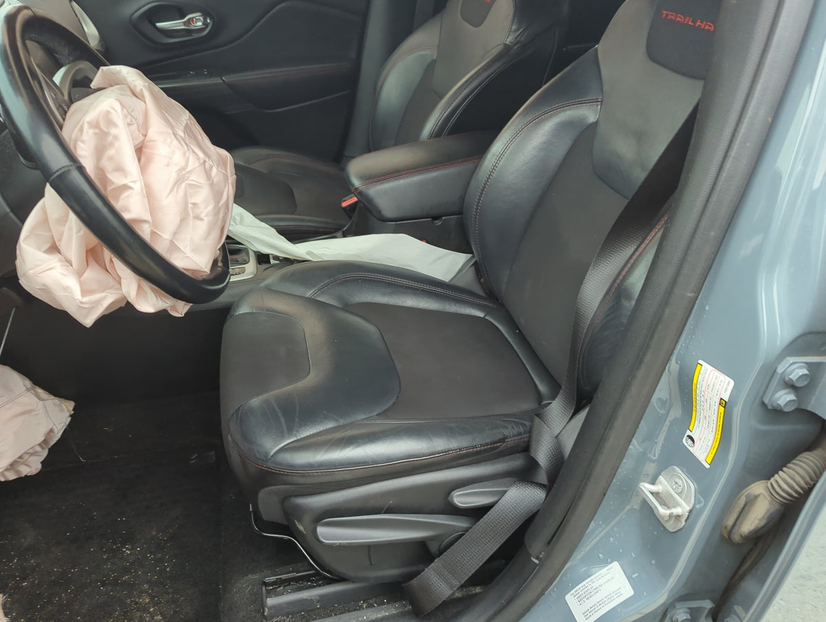 2015-2022 Jeep Cherokee Driver Front Seat Oem 1304367 - Oemusedautoparts1.com