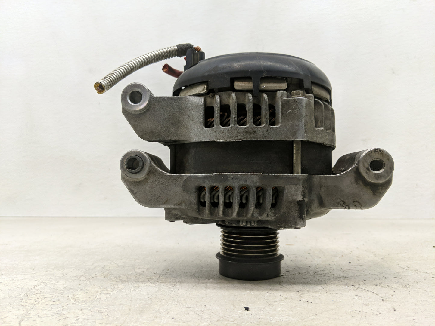 2015-2022 Jeep Cherokee Alternator Replacement Generator Charging Assembly Engine OEM P/N:P04801778AF Fits OEM Used Auto Par