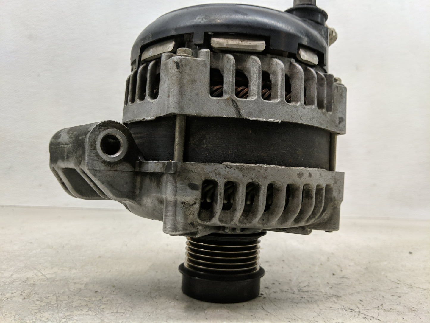 2015-2022 Jeep Cherokee Alternator Replacement Generator Charging Assembly Engine OEM P/N:P04801778AF Fits OEM Used Auto Par