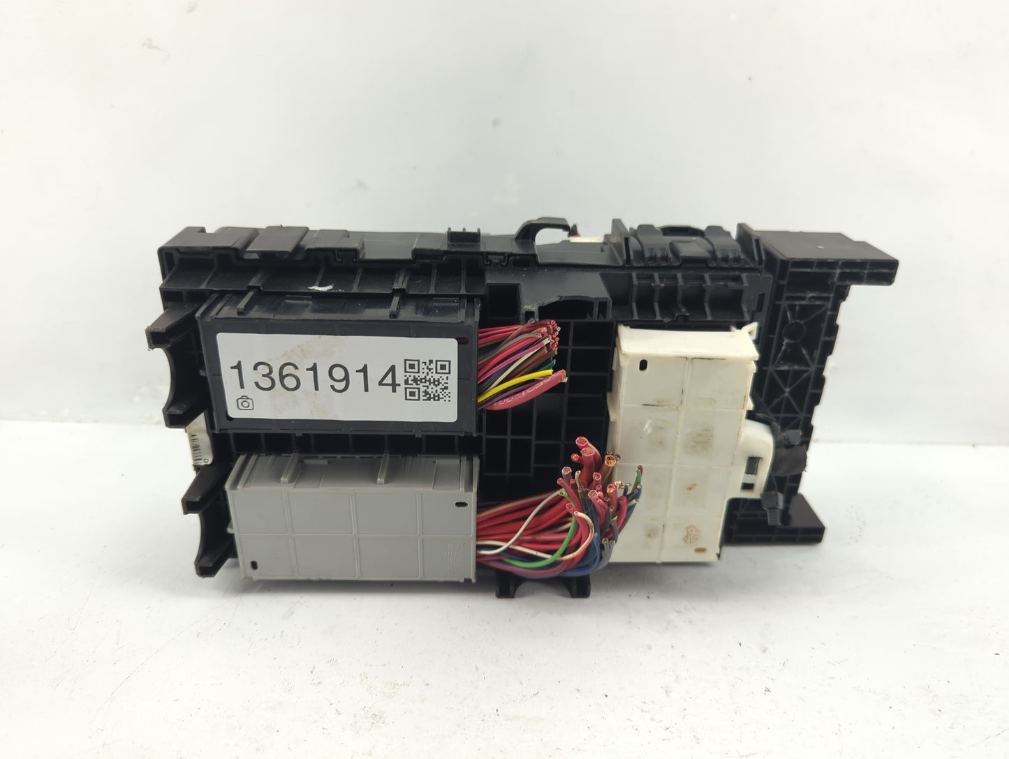 2015 Jeep Cherokee Fusebox Fuse Box Panel Relay Module P/N:68235118AB Fits OEM Used Auto Parts - Oemusedautoparts1.com