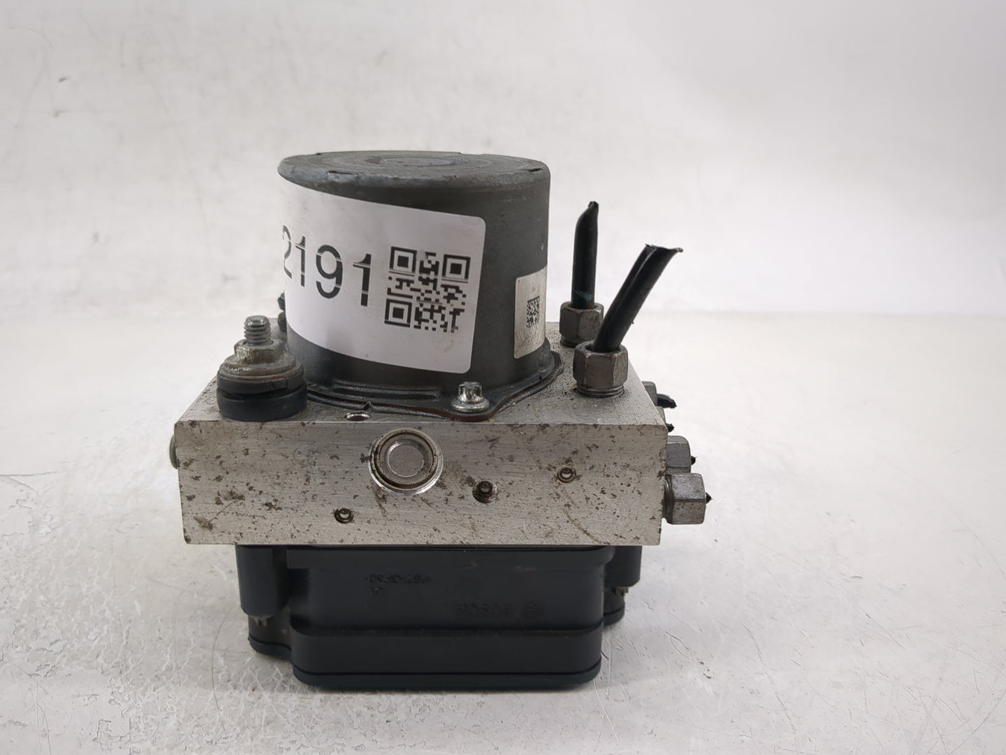 2015 Jeep Cherokee ABS Pump Control Module Replacement P/N:P68237001AC Fits OEM Used Auto Parts - Oemusedautoparts1.com