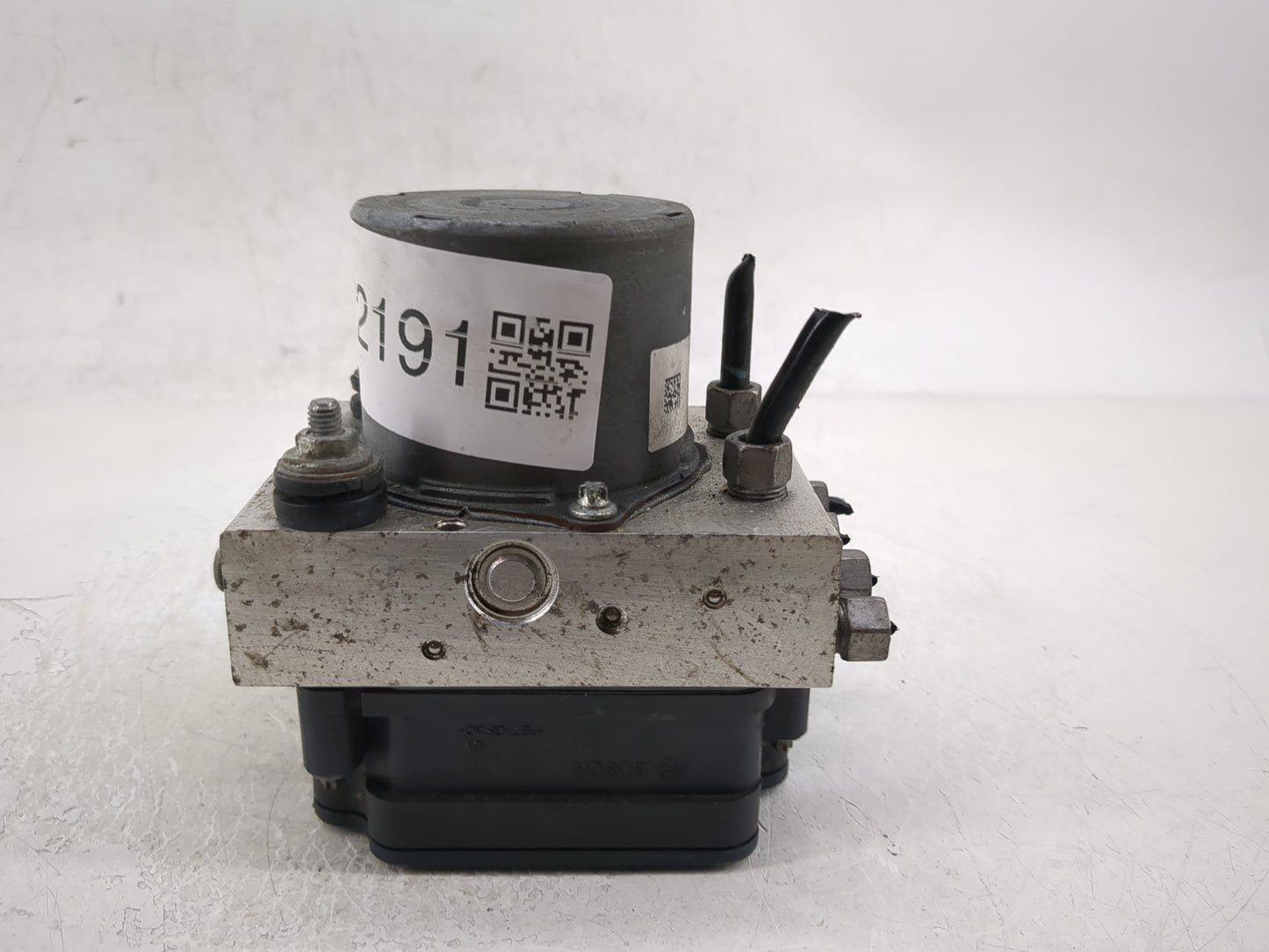 2015 Jeep Cherokee ABS Pump Control Module Replacement P/N:P68237001AC Fits OEM Used Auto Parts - Oemusedautoparts1.com