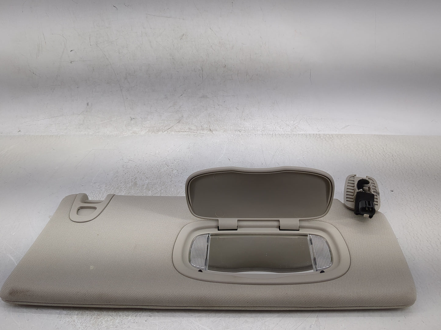 2014-2018 Jeep Cherokee Sun Visor Shade Replacement Passenger Right Mirror Fits Fits 2014 2015 2016 2017 2018 OEM Used Auto 