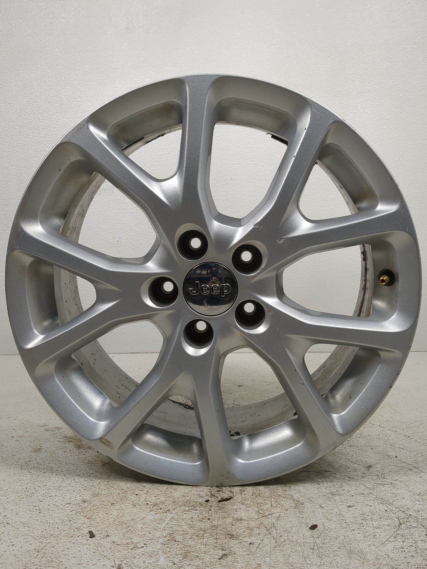 2014-2018 Jeep Cherokee Oem Wheel Rim - Oemusedautoparts1.com