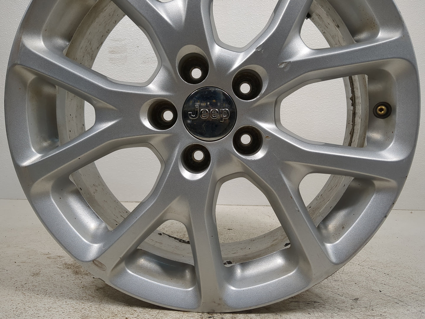 2014-2018 Jeep Cherokee Oem Wheel Rim - Oemusedautoparts1.com
