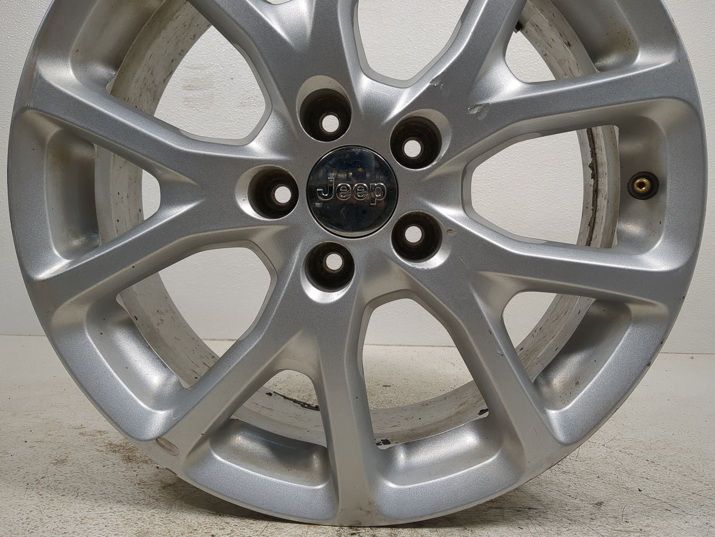2014-2018 Jeep Cherokee Oem Wheel Rim - Oemusedautoparts1.com