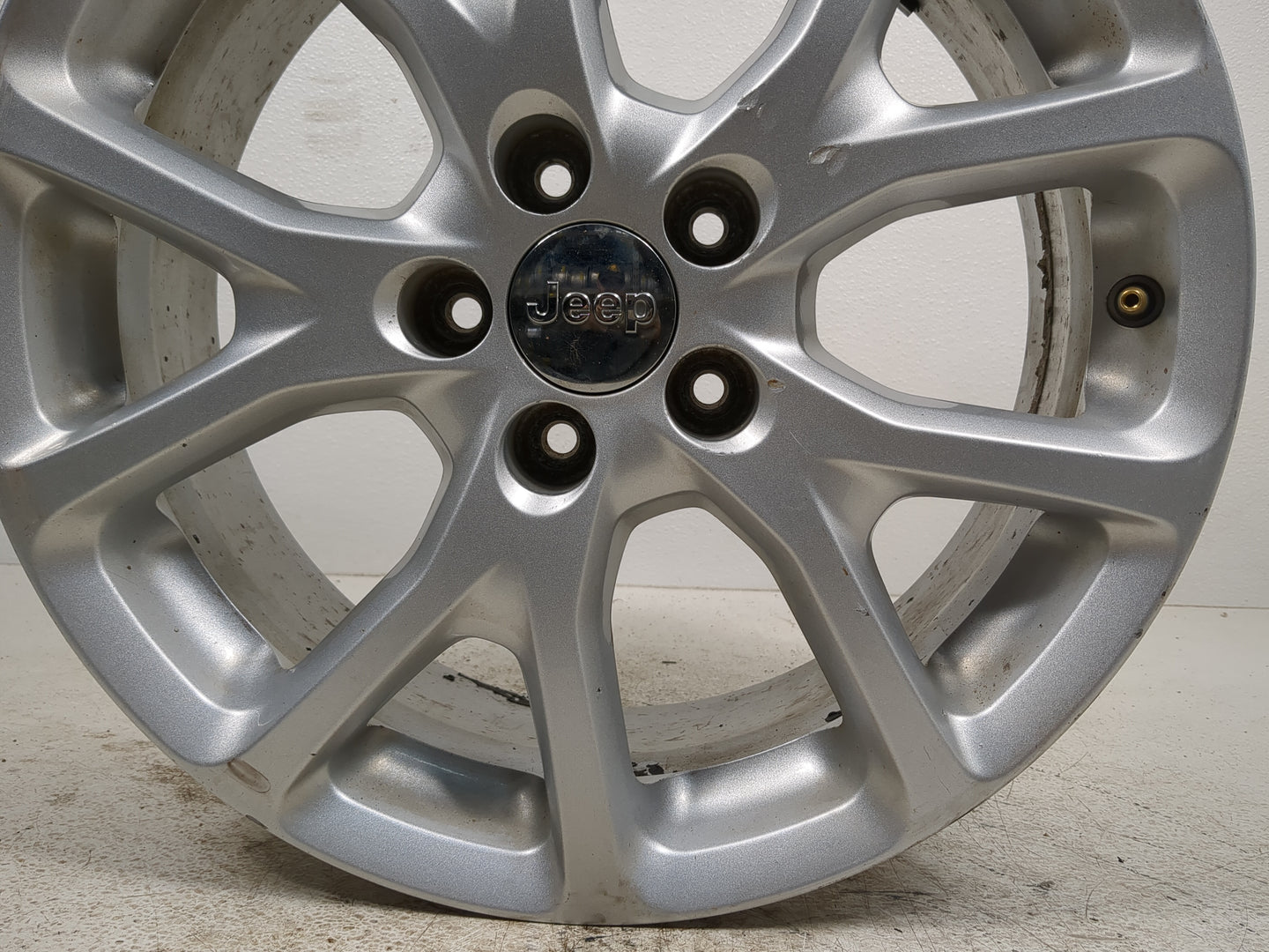 2014-2018 Jeep Cherokee Oem Wheel Rim - Oemusedautoparts1.com