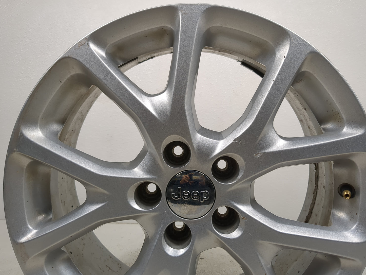 2014-2018 Jeep Cherokee Oem Wheel Rim - Oemusedautoparts1.com