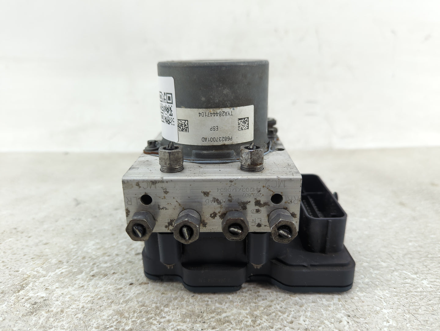 2015 Jeep Cherokee ABS Pump Control Module Replacement P/N:P68237001AD Fits OEM Used Auto Parts - Oemusedautoparts1.com