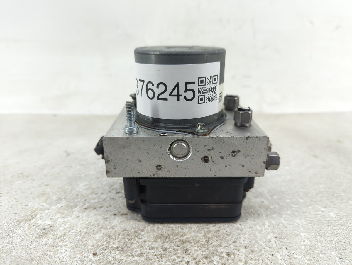 2015 Jeep Cherokee Anti-Lock Brake ABS Pump Module Actuator OEM P/N:P68237001AD Fits OEM Used Auto Parts - Oemusedautoparts1