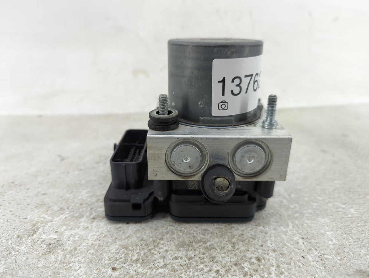 2015 Jeep Cherokee Anti-Lock Brake ABS Pump Module Actuator OEM P/N:P68237001AD Fits OEM Used Auto Parts - Oemusedautoparts1