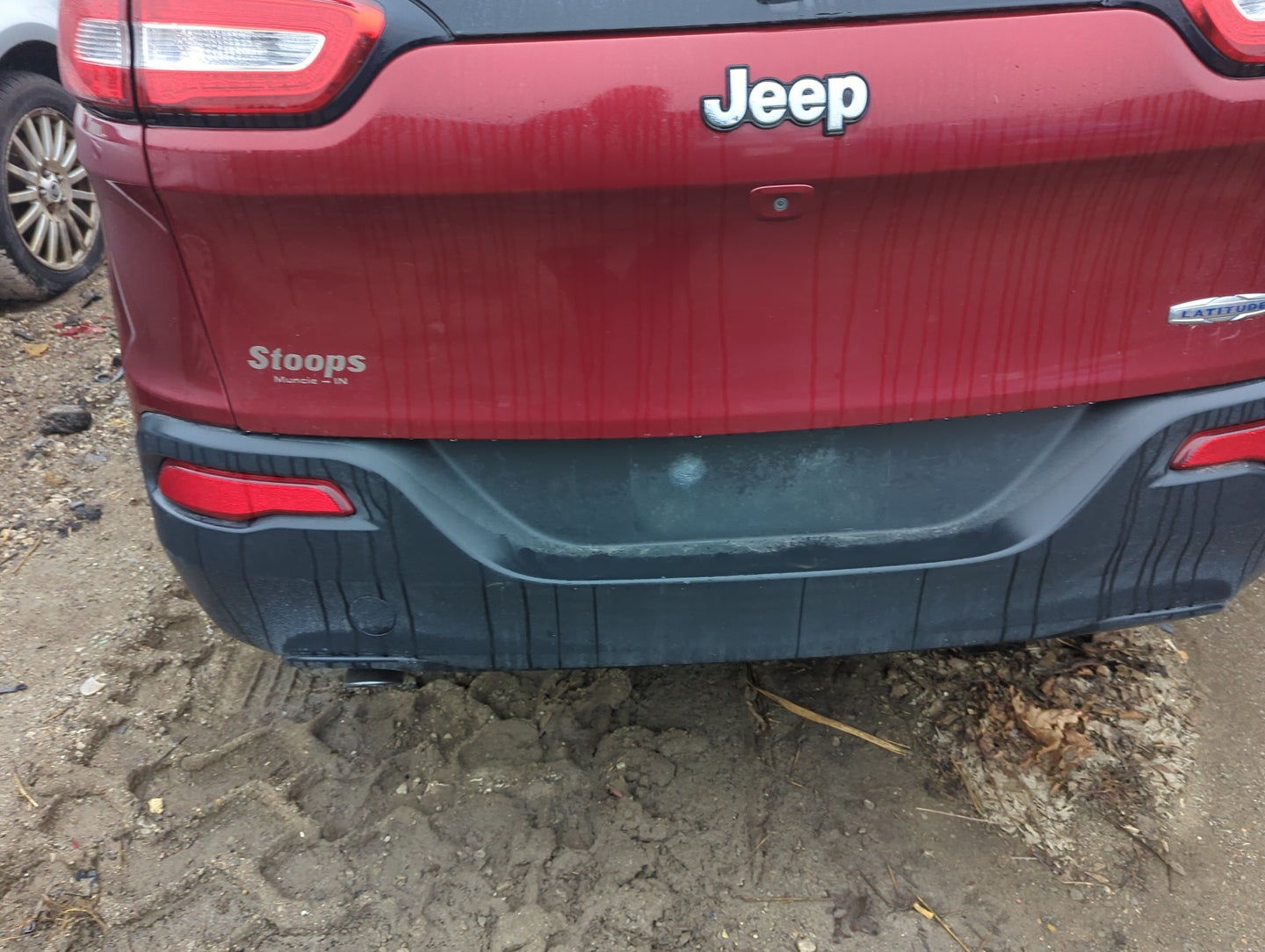 2014-2018 Jeep Cherokee Rear Bumper Assembly Oem 1386656 - Oemusedautoparts1.com
