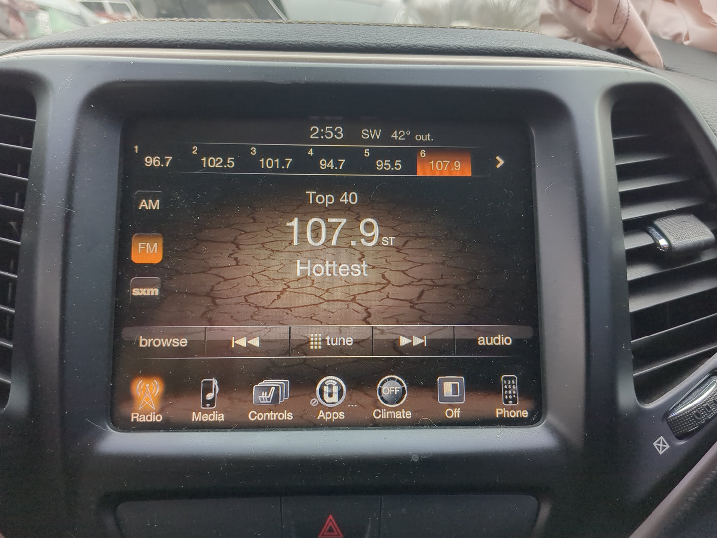 2015 Jeep Cherokee Radio AM FM Cd Player Receiver Replacement Fits OEM Used Auto Parts - Oemusedautoparts1.com