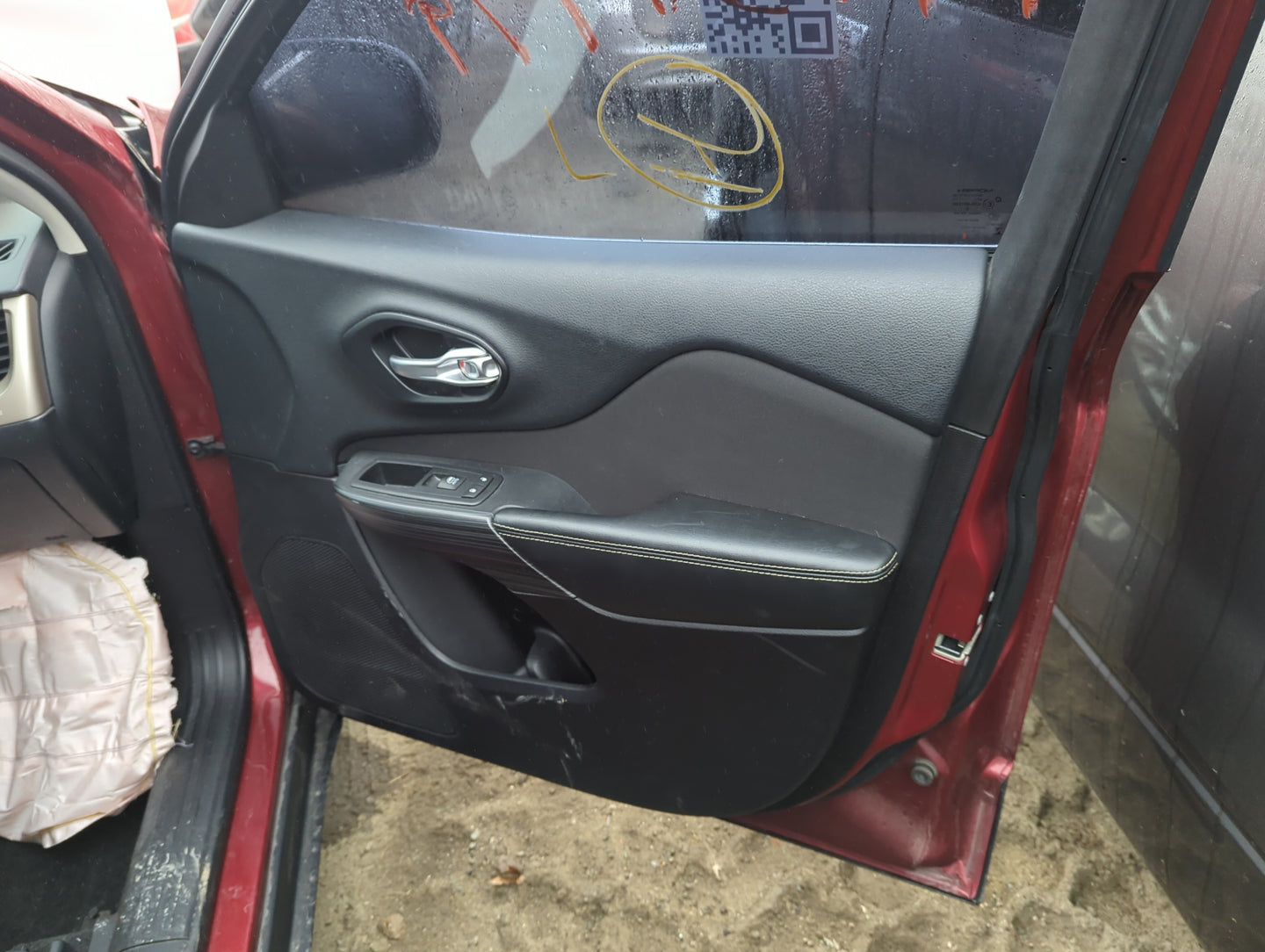 2015 Jeep Cherokee Front Right Passenger Interior Door Panel Trim - Oemusedautoparts1.com