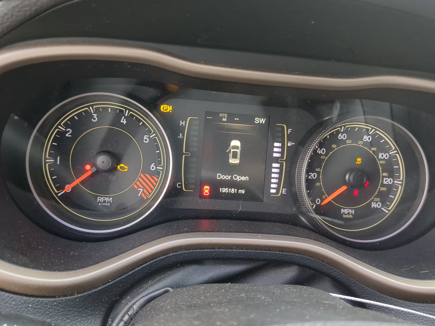 2015 Jeep Cherokee Instrument Cluster Speedometer Gauges Miles:195K Fits OEM Used Auto Parts - Oemusedautoparts1.com