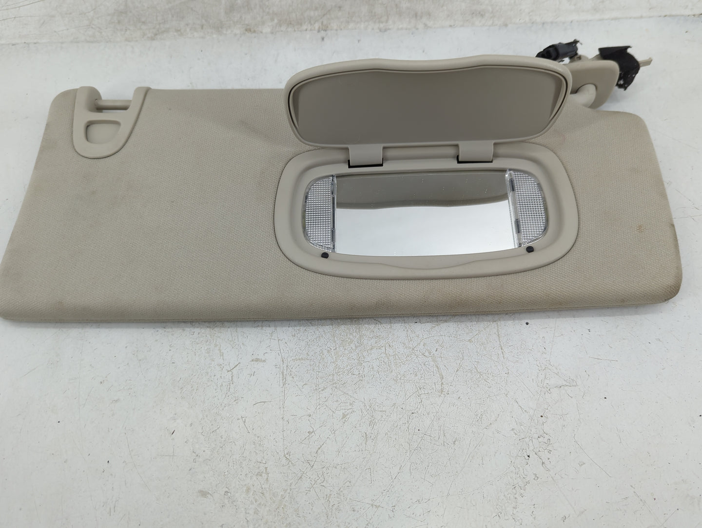 2014-2018 Jeep Cherokee Sun Visor Shade Replacement Passenger Right Mirror Fits Fits 2014 2015 2016 2017 2018 OEM Used Auto 